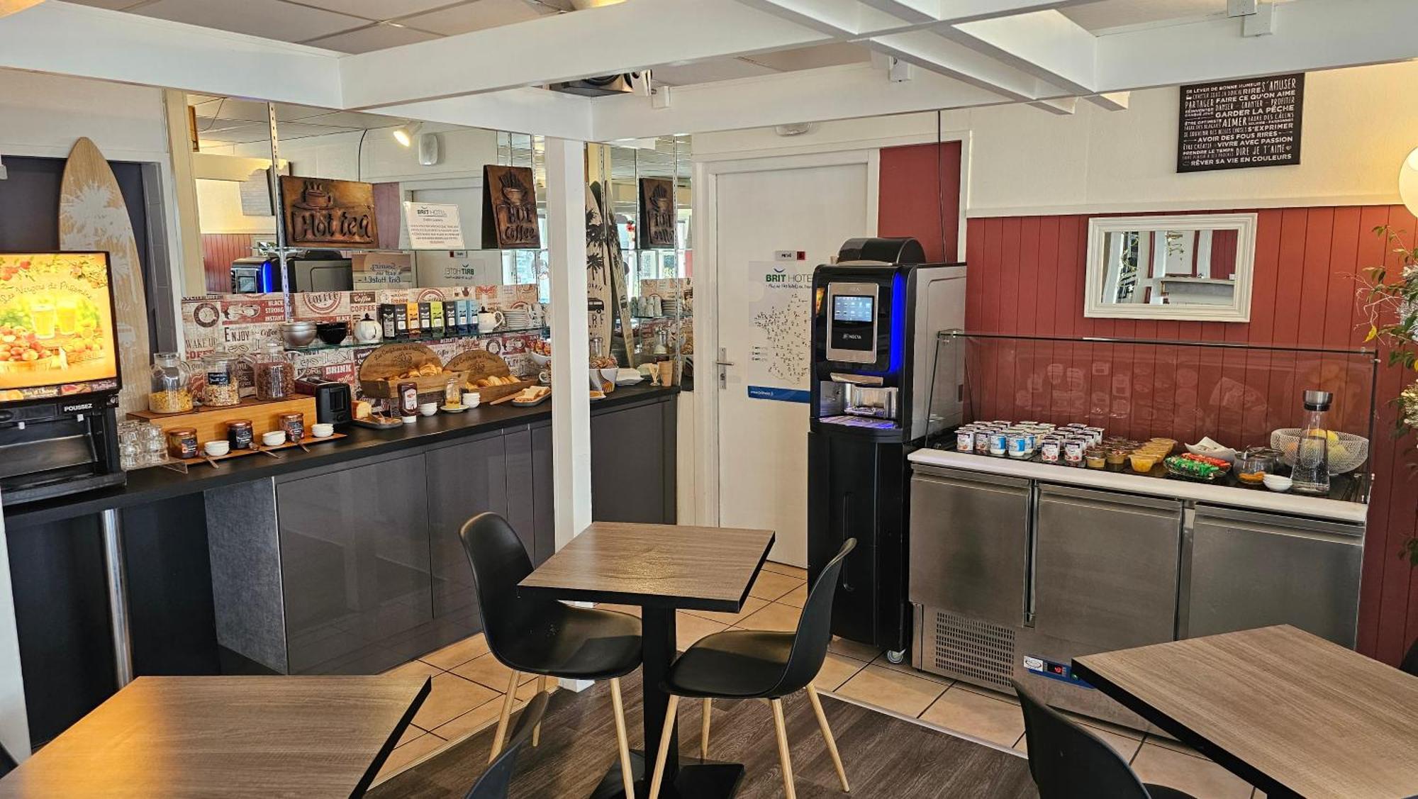 Brit Hotel Essentiel Pau Lescar Zewnętrze zdjęcie