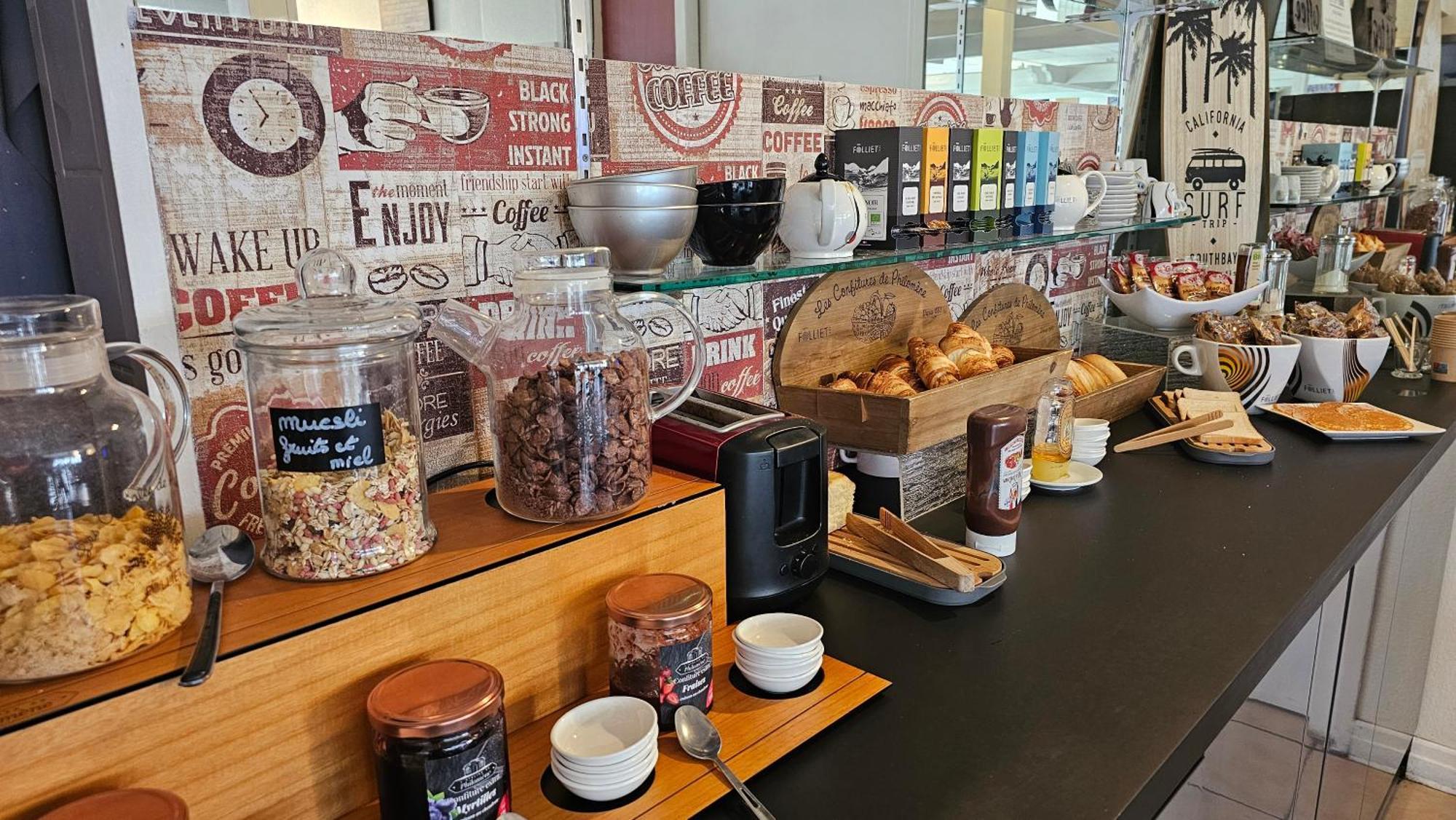 Brit Hotel Essentiel Pau Lescar Zewnętrze zdjęcie