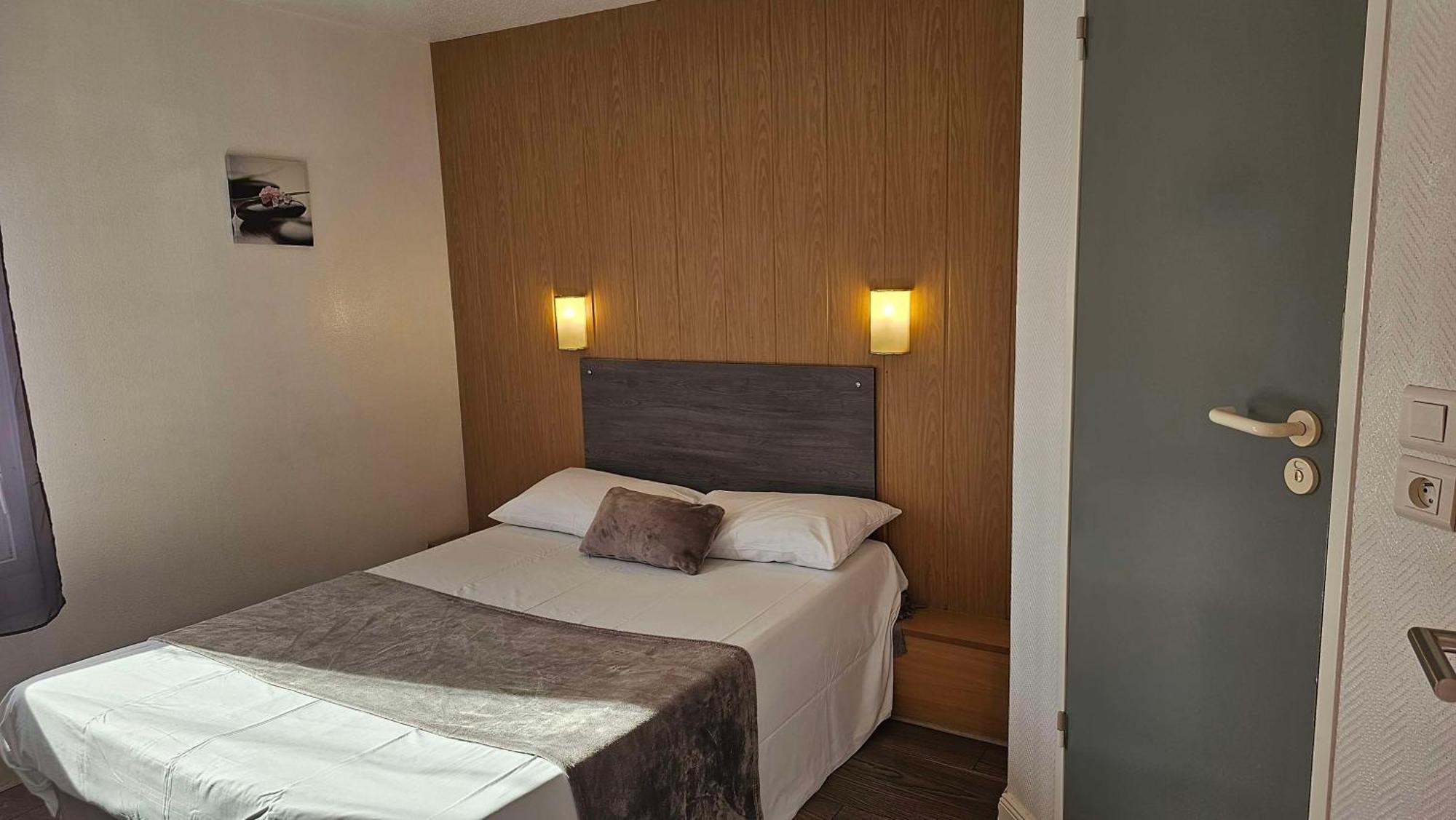 Brit Hotel Essentiel Pau Lescar Zewnętrze zdjęcie