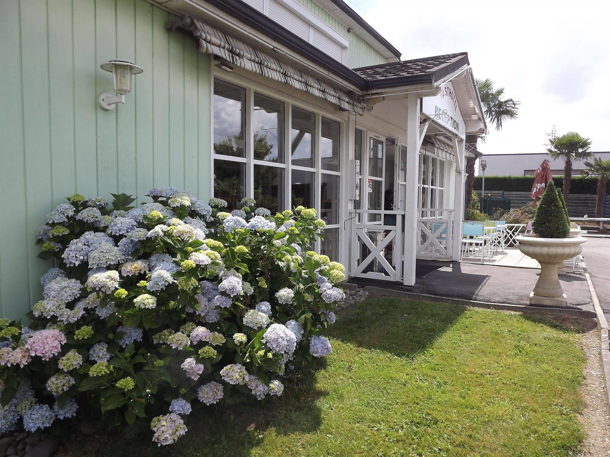 Brit Hotel Essentiel Pau Lescar Zewnętrze zdjęcie